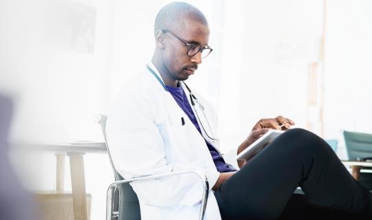 AB-HH-Doctor-Mobile-Device_RGB_Large_JPG